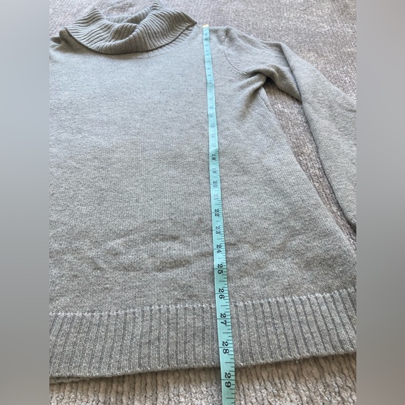 Gap Turtleneck Sweater TALL Large Wool Blend Classic Minimalist Soft Cozy - Picture 6 of 7